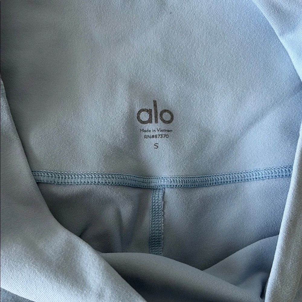 NWOT ALO Yoga Seashell Blue leggings